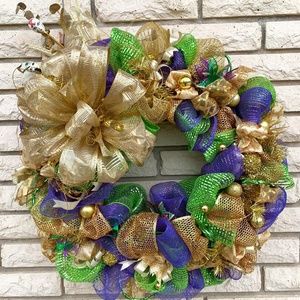 MULTIPLE PICTURES of Wreaths, hats and things